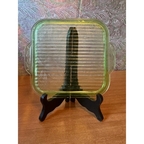 Vintage uranium glass handle square tray Floral green by Jeannette glass - Picture 9 of 10